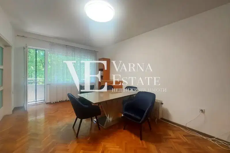 Двустаен апартамент с голяма тераса в Гръцка махала, Варна
