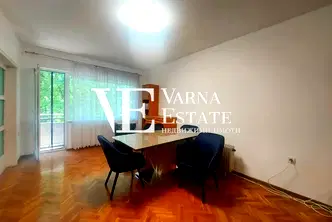 Двустаен апартамент с голяма тераса в Гръцка махала, Варна
