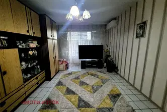Двустаен апартамент в Перник, Изток