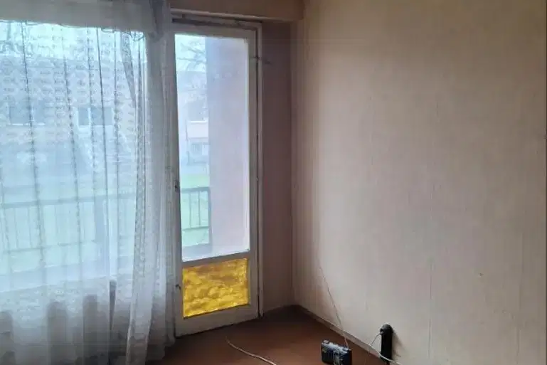 Двустаен апартамент в Перник, Изток