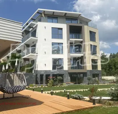 Снимка 3 — Двустаен апартамент в Бургас, Обзор