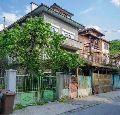 Photo 2 — Floor of House in Gabrovo, Centyr