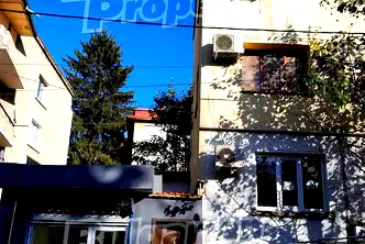 Етаж от къща в Раз, Център