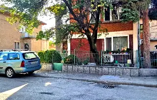 Етаж от къща в Перник, Църква