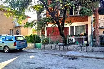 Етаж от къща в Перник, Църква