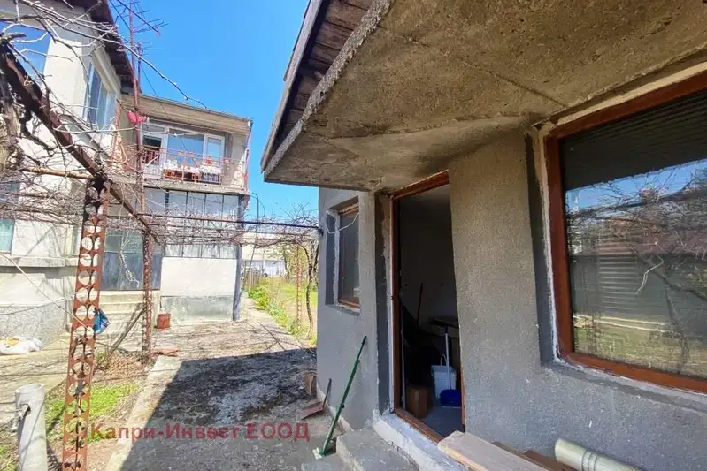 Етаж от къща в Добрич, Каварна