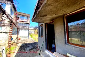 Етаж от къща в Добрич, Каварна