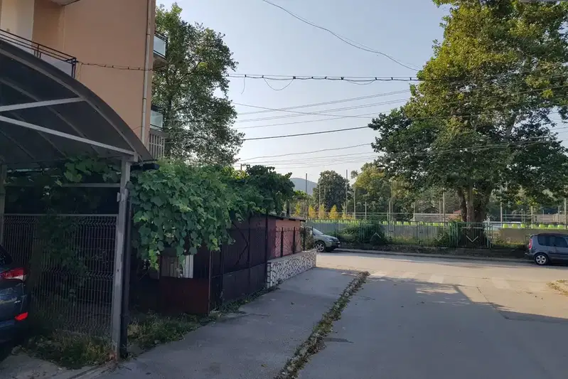 Етаж от къща в София, Ботев