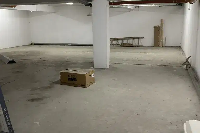 Гараж/Паркомясто в София, Център