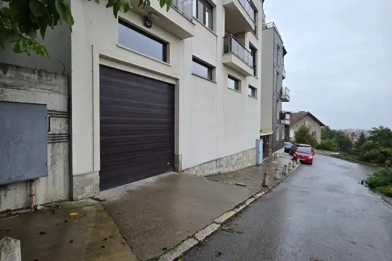 Garage/Parking in Vraca, Centyr