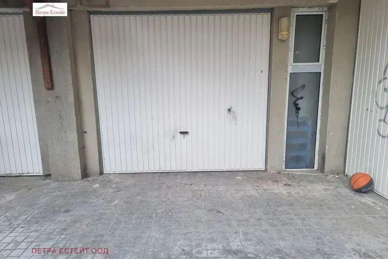 Garage/Parking in Varna, Vinica