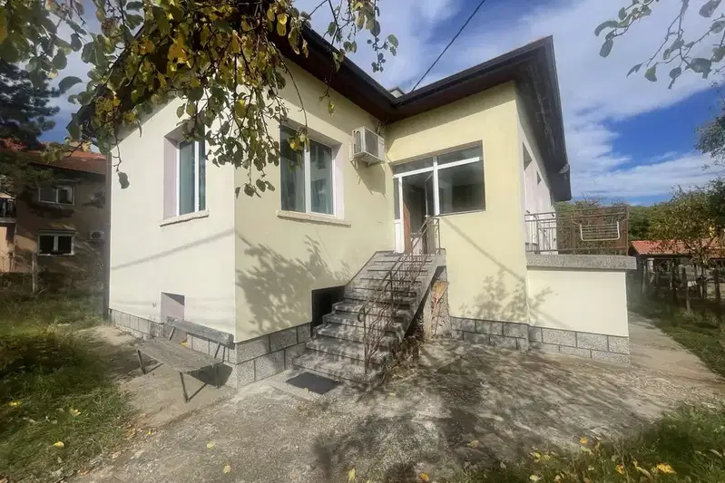 Къща в Банкя