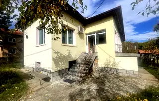 Къща в Банкя