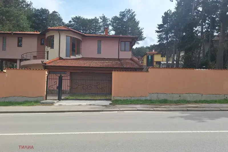 Къща в Банкя