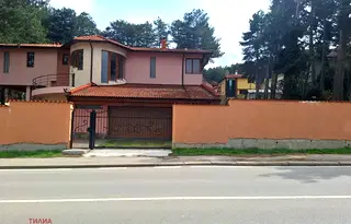 Къща в Банкя