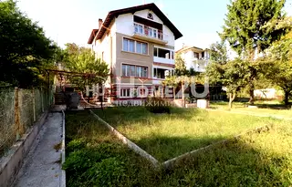 Къща в Банкя