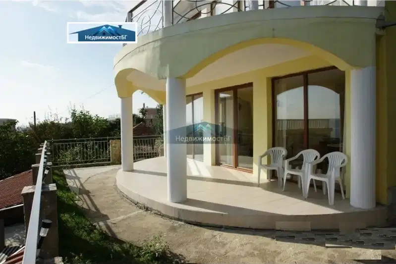 Къща във Варна, Бриз
