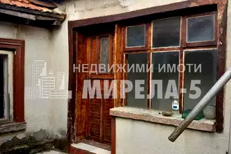 Къща в Добрич, Център