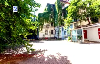 Къща в София, Център