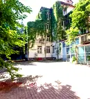 Къща в София, Център
