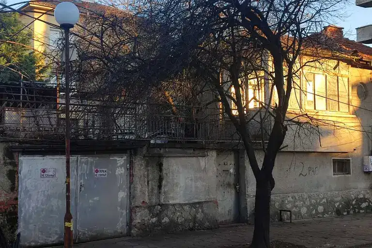 House in Pazardjik, Centyr