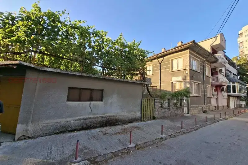 House in Silistra, Centyr