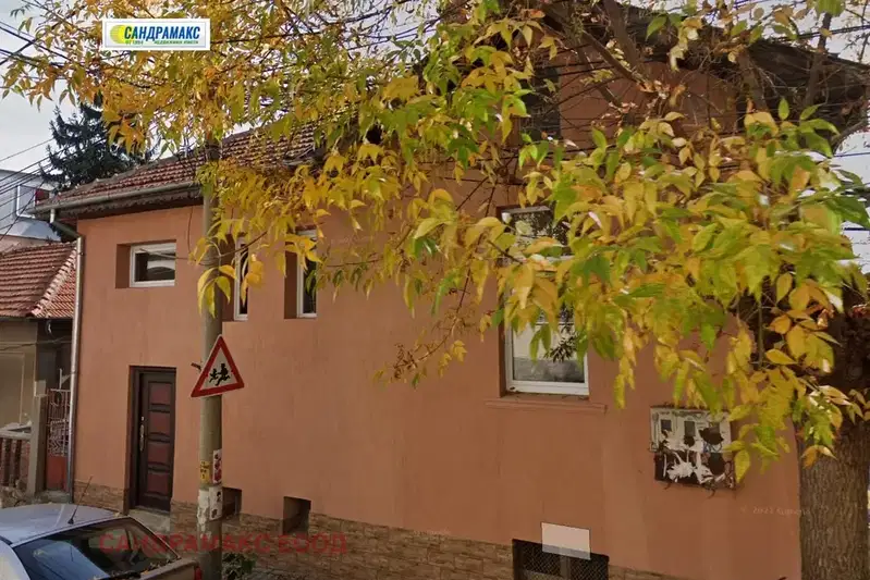 Къща във Велико Търново, Център