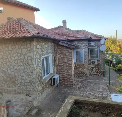 Photo 2 — House in Dobrich, Centyr