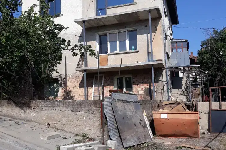 House in Lovech, Dikisana