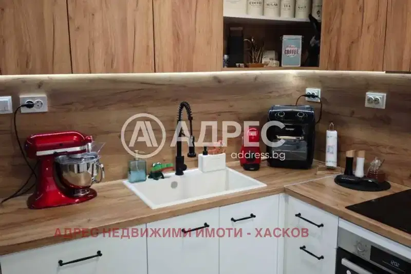 Къща в Хасково, Училищни