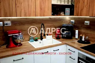 Къща в Хасково, Училищни