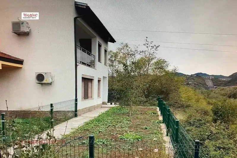 House in Kyrdjali, Vyzrojdenci