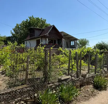 Photo 4 — 3-room house in Dobrich, Lozyata area with yard and parking spaces