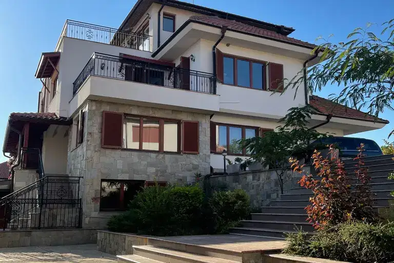 Къща в Бургас, Свети Влас