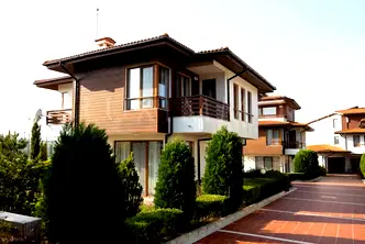 Къща в Бургас, с. Лозенец