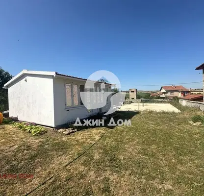 Снимка 2 — Едноетажна къща с 1 000 кв.м двор в с. Порой, обл. Бургас