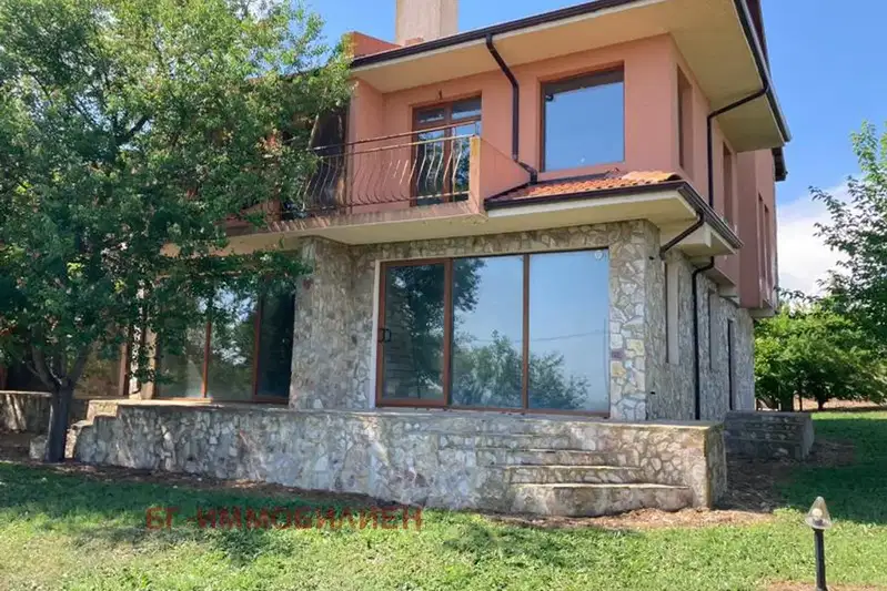 House in Oblast Dobrich, Bojurec