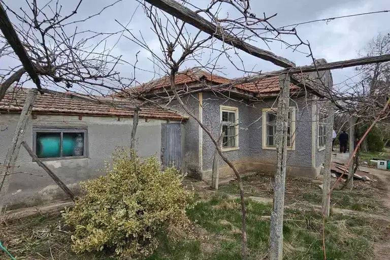 House in Oblast Dobrich, Preselenci