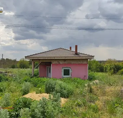 Снимка 5 — Къща с 3 стаи в с. Росеново, област Добрич с голям двор