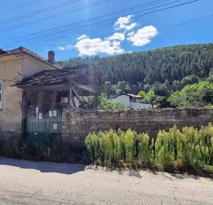 Снимка 4 — Двуетажна къща с двор в село близо до Севлиево