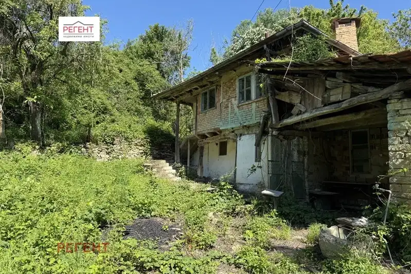 Къща с 2 етажа в с. Влайчовци, област Габрово