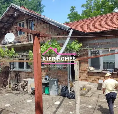 Снимка 2 — Къща с 3 стаи в с. Бодрово, област Хасково с двор