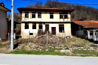 Къща в Ловеч, с. Бели Осъм