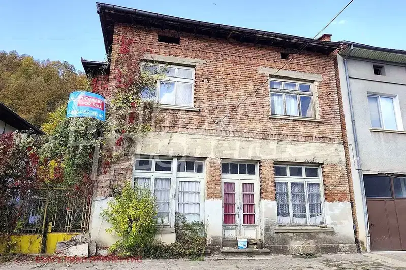Къща в Ловеч, с. Бели Осъм