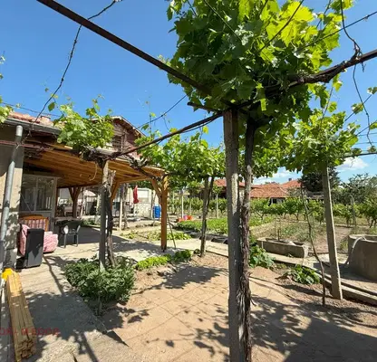 Снимка 4 — Къща с 4 стаи в с. Виноградец, област Пазарджик, с гараж