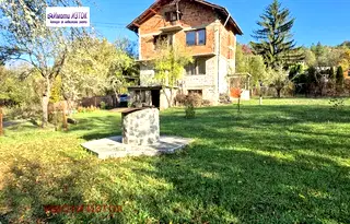 Къща в Перник, с. Озърновци