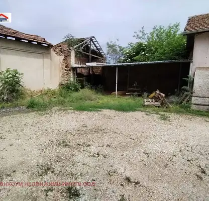 Снимка 5 — Просторна къща с три етажа в с. Каменец, област Плевен