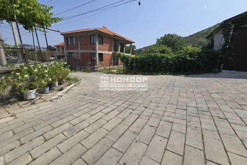 House in Oblast Plovdiv, Ustina