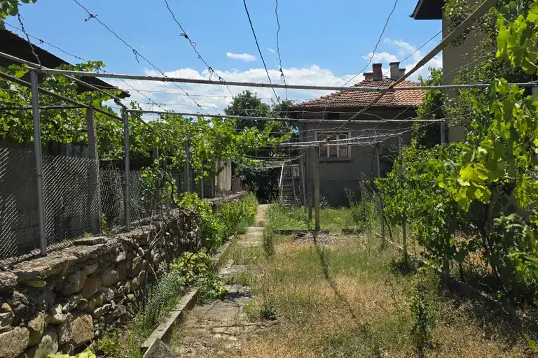 Къща в София, Костенец