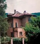 Къща в София, Момин проход
